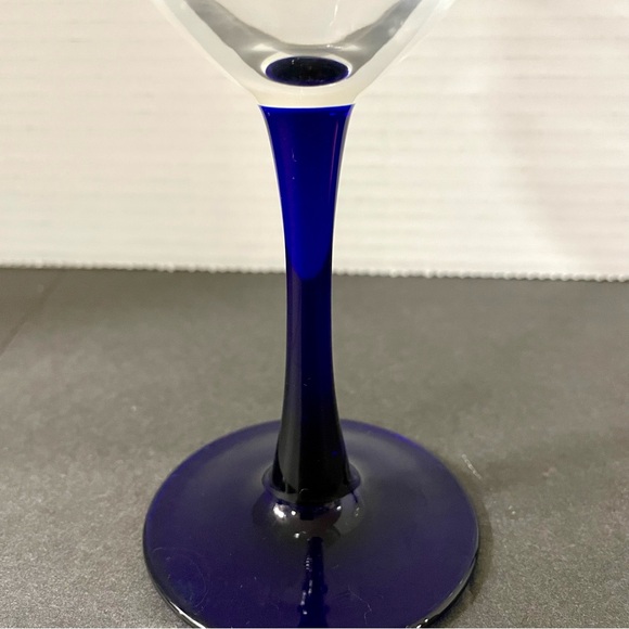 Set of 2 Wine Goblets Clear Glass Cobalt Blue Stems 7 1/4” Tall Barware Wine - Picture 4 of 8